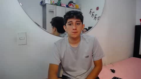 Snapshot of dravith_and_valery chatting on January 10, 2026, 10:17 am -- nicolle and jhon -- online show from January 10, 2026, 10:17 am