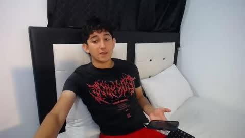 Snapshot of dravith_and_valery chatting on February 14, 2026, 5:04 am -- nicolle and jhon -- online show from February 14, 2026, 5:04 am