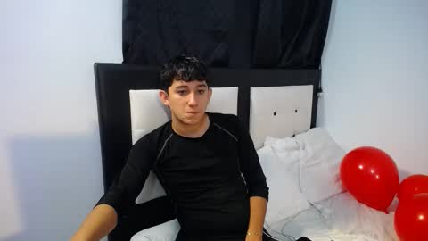 Snapshot of dravith_and_valery chatting on February 15, 2026, 4:53 am -- nicolle and jhon -- online show from February 15, 2026, 4:53 am