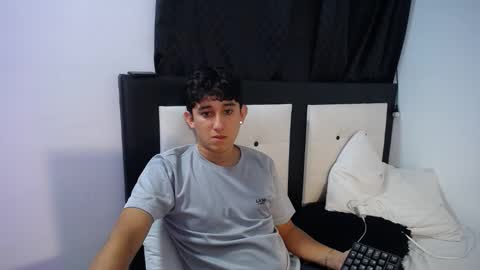 Snapshot of dravith_and_valery chatting on February 17, 2026, 4:53 am -- nicolle and jhon -- online show from February 17, 2026, 4:53 am