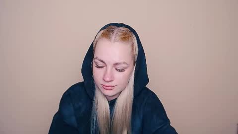 Snapshot of dream_dolly_ chatting on October 15, 2025, 12:27 pm dream_dolly_ online show from October 15, 2025, 12:27 pm