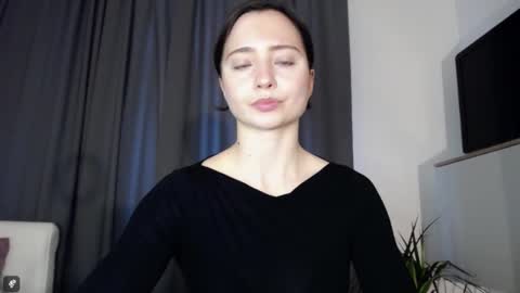 Nicole online show from January 19, 2026, 7:45 am