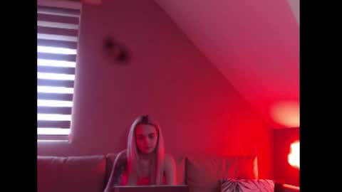 A girl online show from February 6, 2026, 8:18 am