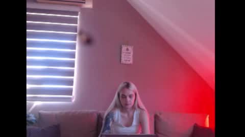 A girl online show from May 28, 2026, 7:27 am