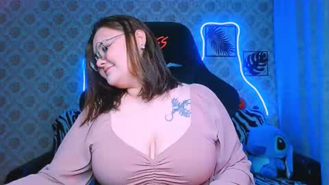 dreamforyoue2 online show from October 19, 2025, 8:09 pm