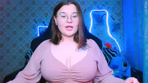 dreamforyoue2 online show from October 28, 2025, 6:54 pm