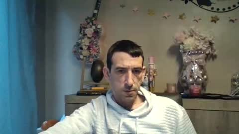 dreamguy38 online show from December 19, 2025, 9:05 am