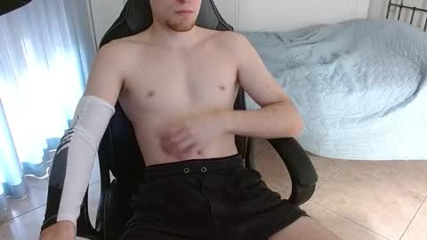 Snapshot of dreammicok chatting on October 1, 2025, 1:39 pm DreamBoy online show from October 1, 2025, 1:39 pm