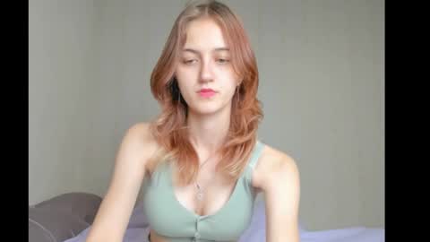 dreamy_pollyyy online show from October 3, 2025, 1:41 pm
