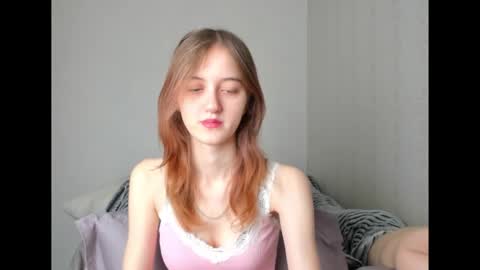 dreamy_pollyyy online show from February 16, 2026, 2:29 am