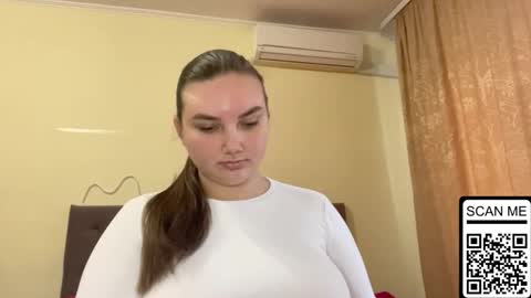 Mila online show from October 14, 2025, 7:20 am