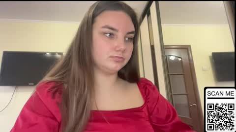 Mila online show from November 7, 2025, 12:05 pm