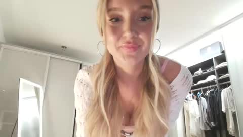 Lilah  online show from April 28, 2026, 1:48 am