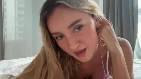 Lilah  online show from May 8, 2026, 11:32 pm