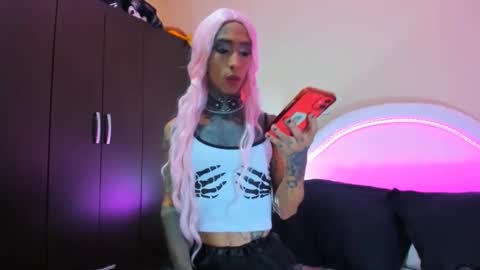 drippyorlove online show from February 5, 2025, 12:10 am