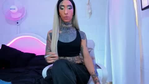 drippyorlove online show from November 10, 2025, 7:35 pm