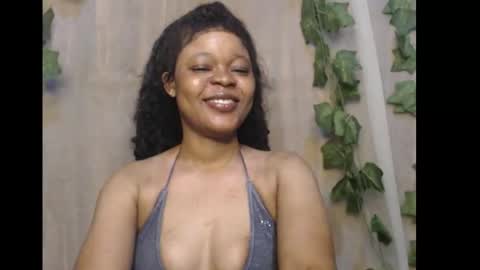Snapshot of dripqueenx chatting on December 19, 2025, 11:01 pm linda online show from December 19, 2025, 11:01 pm