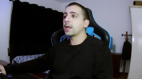 Snapshot of droooooones chatting on December 2, 2024, 11:40 pm droooooones online show from December 2, 2024, 11:40 pm