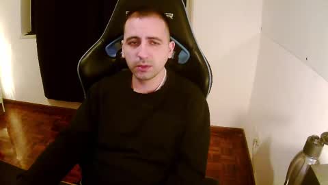 Snapshot of droooooones chatting on February 12, 2025, 11:51 pm droooooones online show from February 12, 2025, 11:51 pm