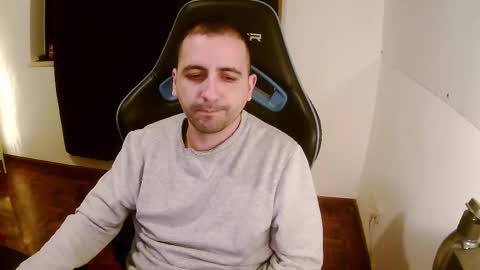 Snapshot of droooooones chatting on February 14, 2025, 11:31 pm droooooones online show from February 14, 2025, 11:31 pm