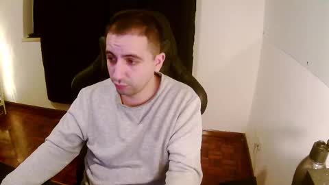 Snapshot of droooooones chatting on February 19, 2025, 11:14 pm droooooones online show from February 19, 2025, 11:14 pm