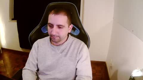 Snapshot of droooooones chatting on February 24, 2025, 11:09 pm droooooones online show from February 24, 2025, 11:09 pm