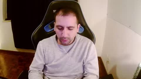 Snapshot of droooooones chatting on February 25, 2025, 11:44 pm droooooones online show from February 25, 2025, 11:44 pm