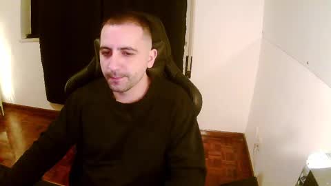 Snapshot of droooooones chatting on February 28, 2025, 9:44 pm droooooones online show from February 28, 2025, 9:44 pm