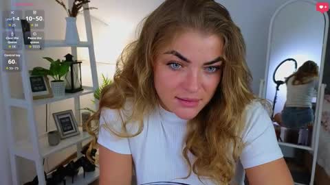 Snapshot of drunk_angel_ chatting on September 14, 2025, 4:33 am Donna online show from September 14, 2025, 4:33 am