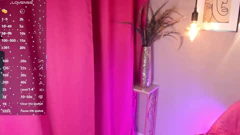 dulce__fiore07 online show from November 19, 2025, 1:00 pm
