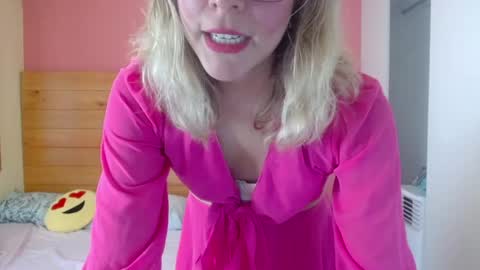 dulce__victoria__ online show from March 23, 2026, 12:25 am