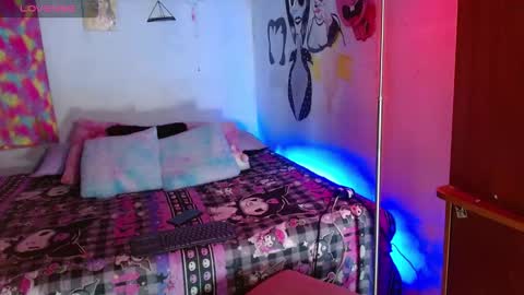 Snapshot of dulce_alana_ chatting on October 19, 2025, 10:38 am Dulce online show from October 19, 2025, 10:38 am