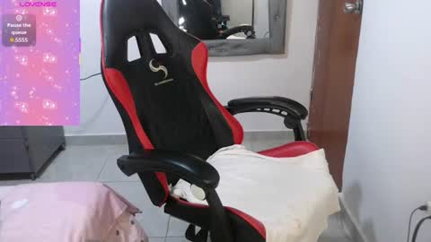 dulce_camx online show from June 20, 2026, 4:37 am
