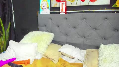 Snapshot of dulce_celeste15 chatting on January 23, 2025, 11:15 pm C E L E S T E online show from January 23, 2025, 11:15 pm