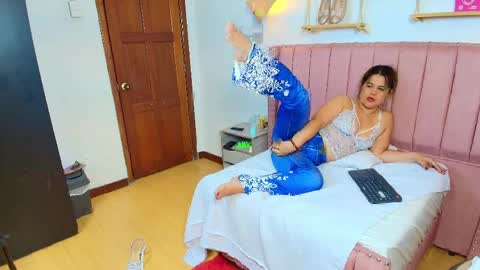 Snapshot of dulce_ferrer1 chatting on April 8, 2026, 3:56 pm online show from April 8, 2026, 3:56 pm