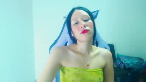 Snapshot of dulce_mauren chatting on February 19, 2026, 9:27 am dulce_mauren online show from February 19, 2026, 9:27 am