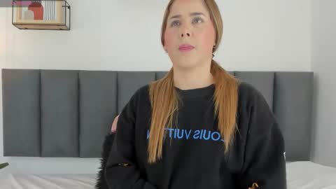 dulce_mg online show from November 18, 2025, 7:18 pm