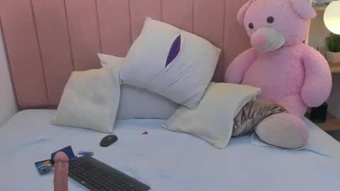 Snapshot of dulce_morbida chatting on December 21, 2025, 5:20 pm Dulce Morbida online show from December 21, 2025, 5:20 pm