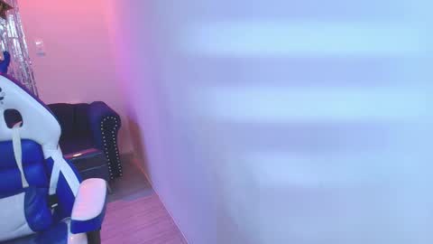 dulce_viioleta online show from December 14, 2025, 11:04 am