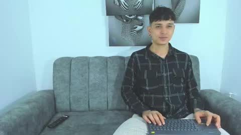 Snapshot of dust_couple chatting on February 12, 2026, 4:18 am Nicolle y Julian online show from February 12, 2026, 4:18 am