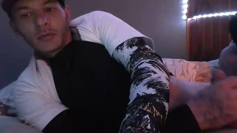 dustinwyant1983 online show from November 14, 2025, 2:43 am