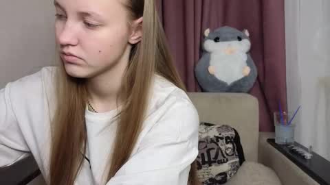 Snapshot of dustydeida chatting on December 17, 2025, 8:15 pm Jenny online show from December 17, 2025, 8:15 pm