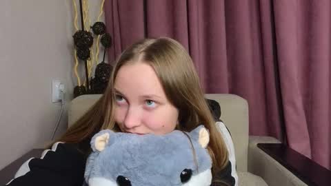 Snapshot of dustydeida chatting on December 21, 2025, 7:10 pm Jenny online show from December 21, 2025, 7:10 pm