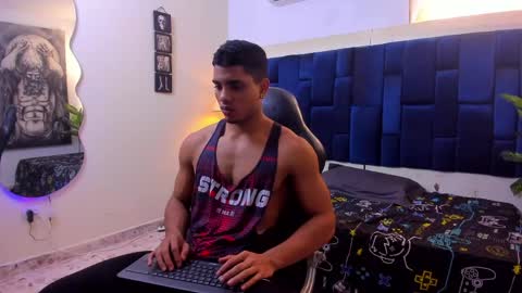 DUSTYN MICHELLE online show from May 23, 2026, 2:32 pm