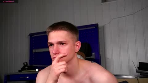 Dustyn online show from November 28, 2025, 3:25 pm