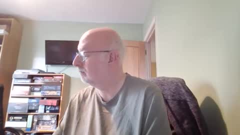 Snapshot of dutchunclejohn chatting on November 11, 2025, 9:09 am DutchUncleJohn online show from November 11, 2025, 9:09 am