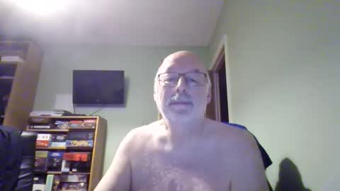 Snapshot of dutchunclejohn chatting on November 14, 2025, 4:28 pm DutchUncleJohn online show from November 14, 2025, 4:28 pm