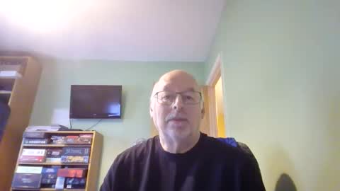 Snapshot of dutchunclejohn chatting on November 24, 2025, 9:42 am DutchUncleJohn online show from November 24, 2025, 9:42 am