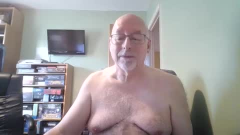 Snapshot of dutchunclejohn chatting on December 2, 2025, 10:42 am DutchUncleJohn online show from December 2, 2025, 10:42 am
