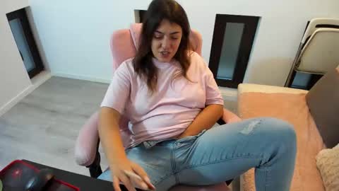 dayana online show from November 10, 2025, 5:17 am